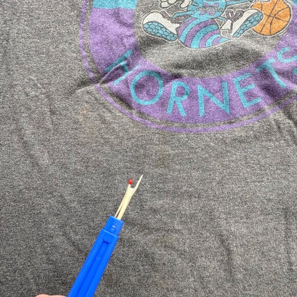 Mitchell & Ness Charlotte Hornets T Shirt Large Raglan 3/4 Sleeve Tee Distressed - Picture 9 of 16